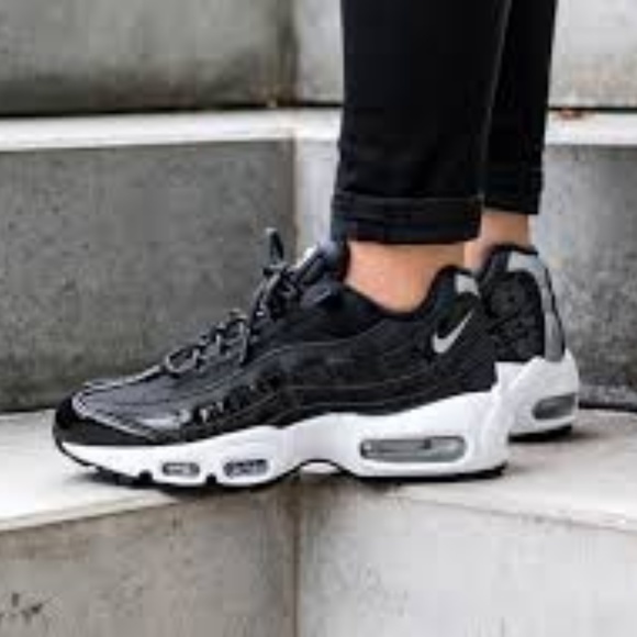NIKE Womens Air Max 95 Se Prm AH8697-001 BLACK 6 NIKE Womens Air Max 95 Se Prm AH8697-001 BLACK 6